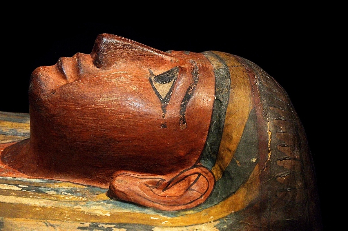 Ägypter verwendeten Duftstoffe nicht nur zur Ehrung der Götter, sondern auch zur Einbalsamierung der Toten, um den Körper für die Wiedergeburt im Jenseits zu bewahren.